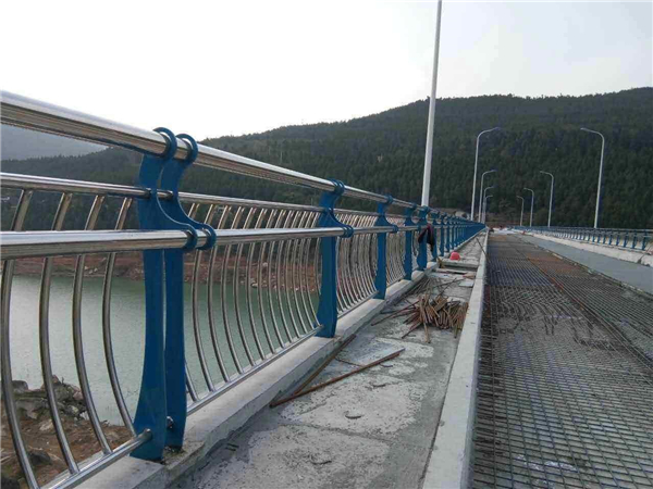 银川不锈钢桥梁护栏的特点及其在桥梁安全中的重要作用